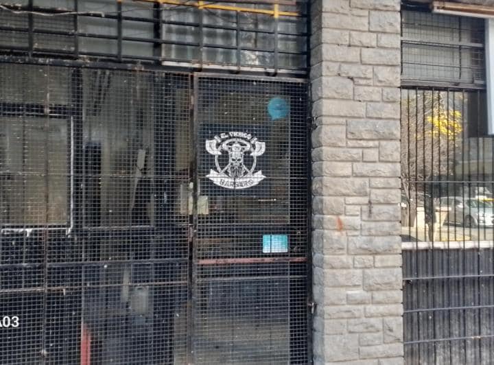 Venta de local con ventanas a la calle