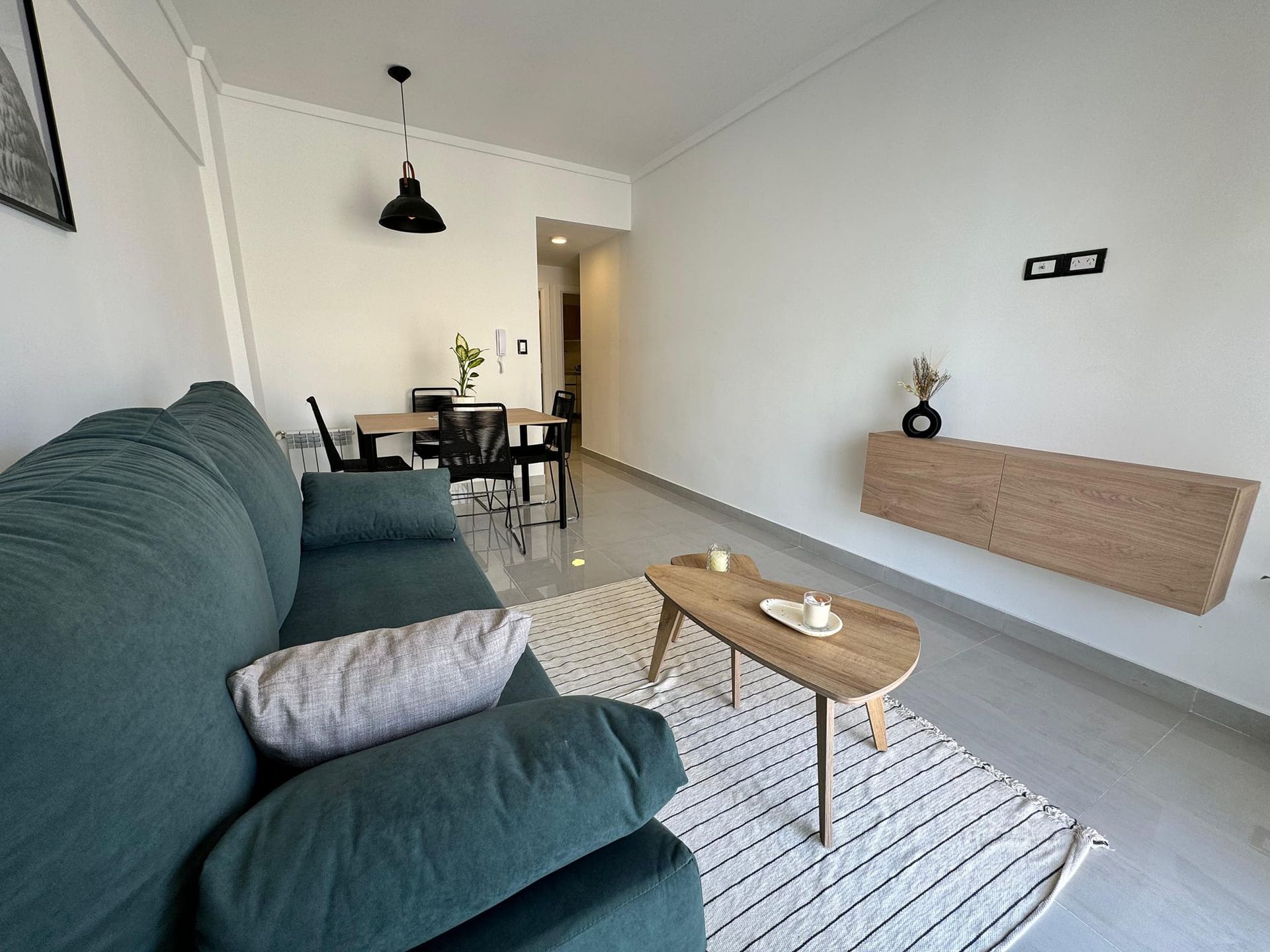 Venta de departamento con balcón saliente 