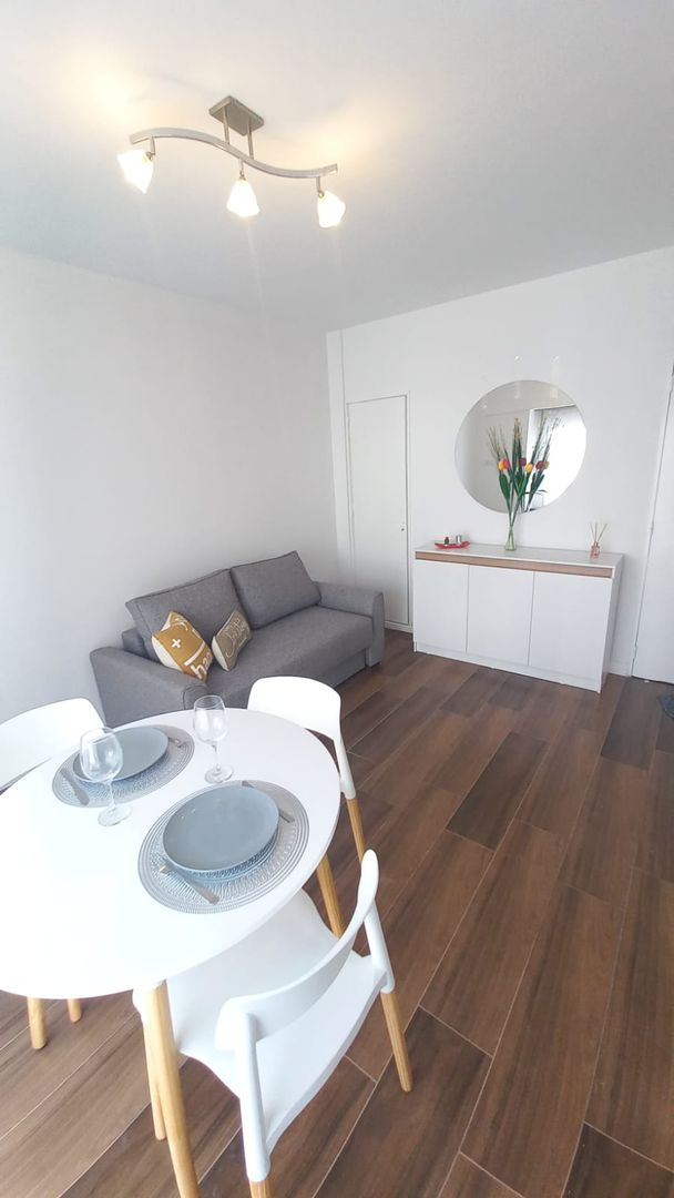Venta departamento con balcón saliente 