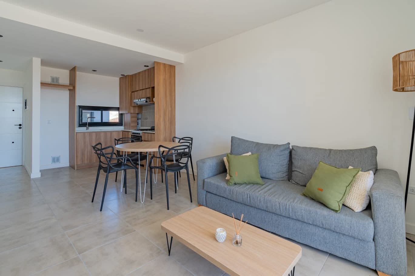 FH departamento 2 ambientes a la calle con balcon 