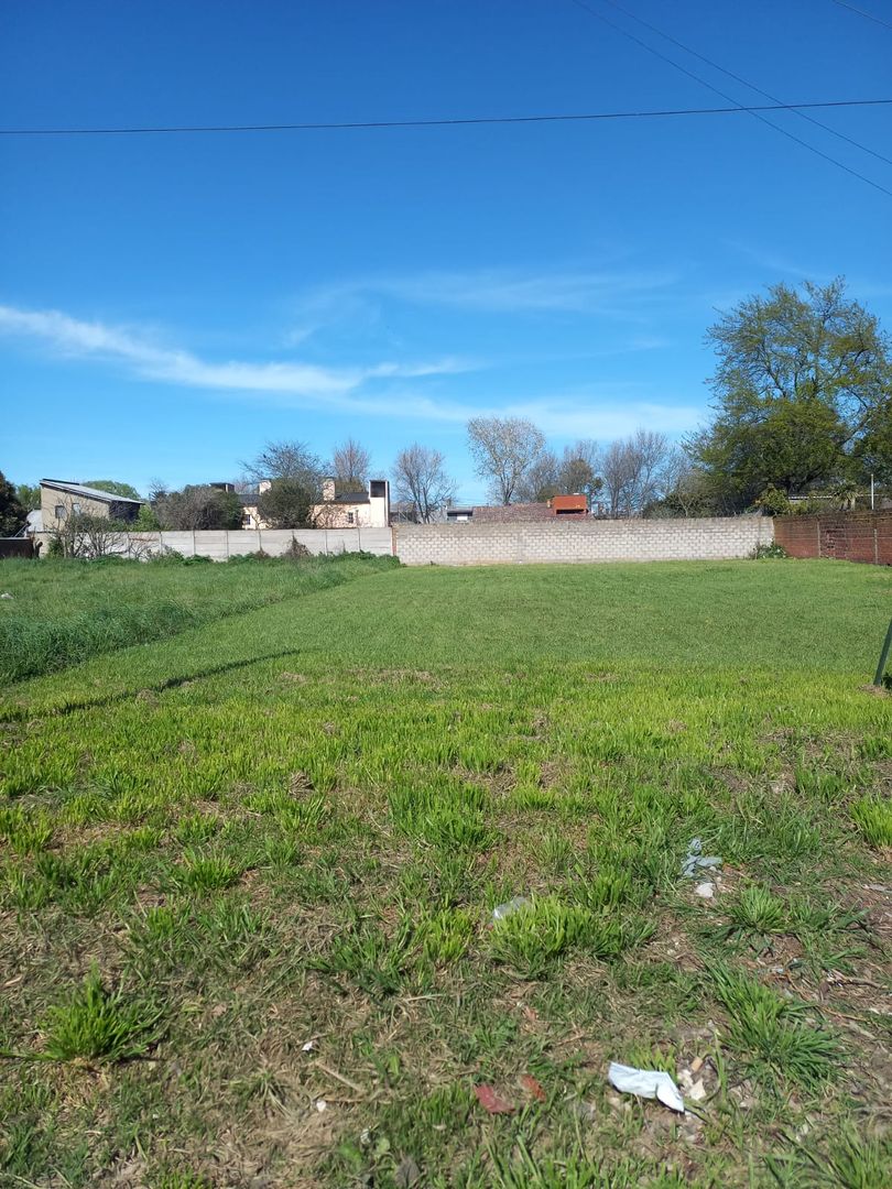 LOTE EN BARRIO CAISAMAR