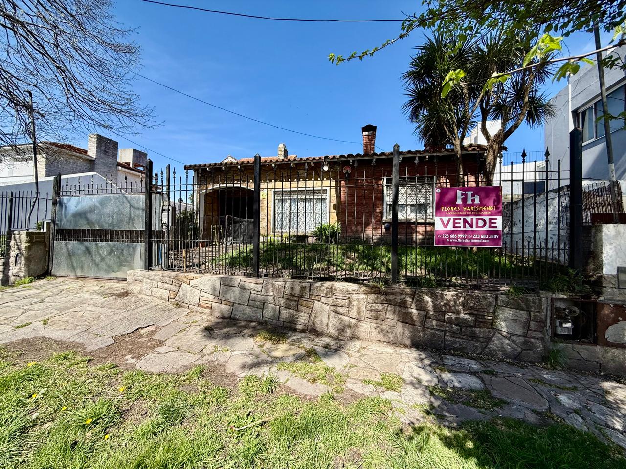 FH Chalet de tres amb con cochera y parque