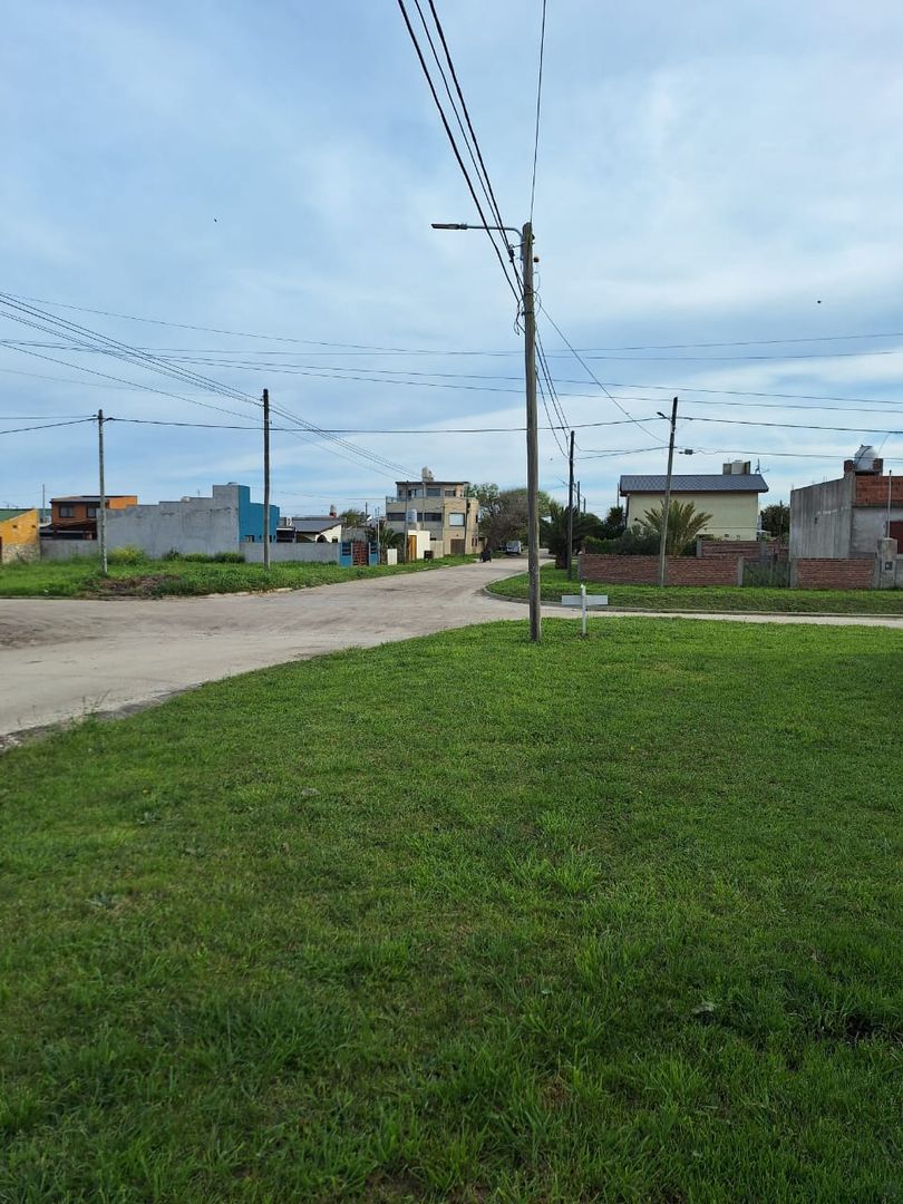 VENDE CASA EN ESQUINA SANTA ELENA 