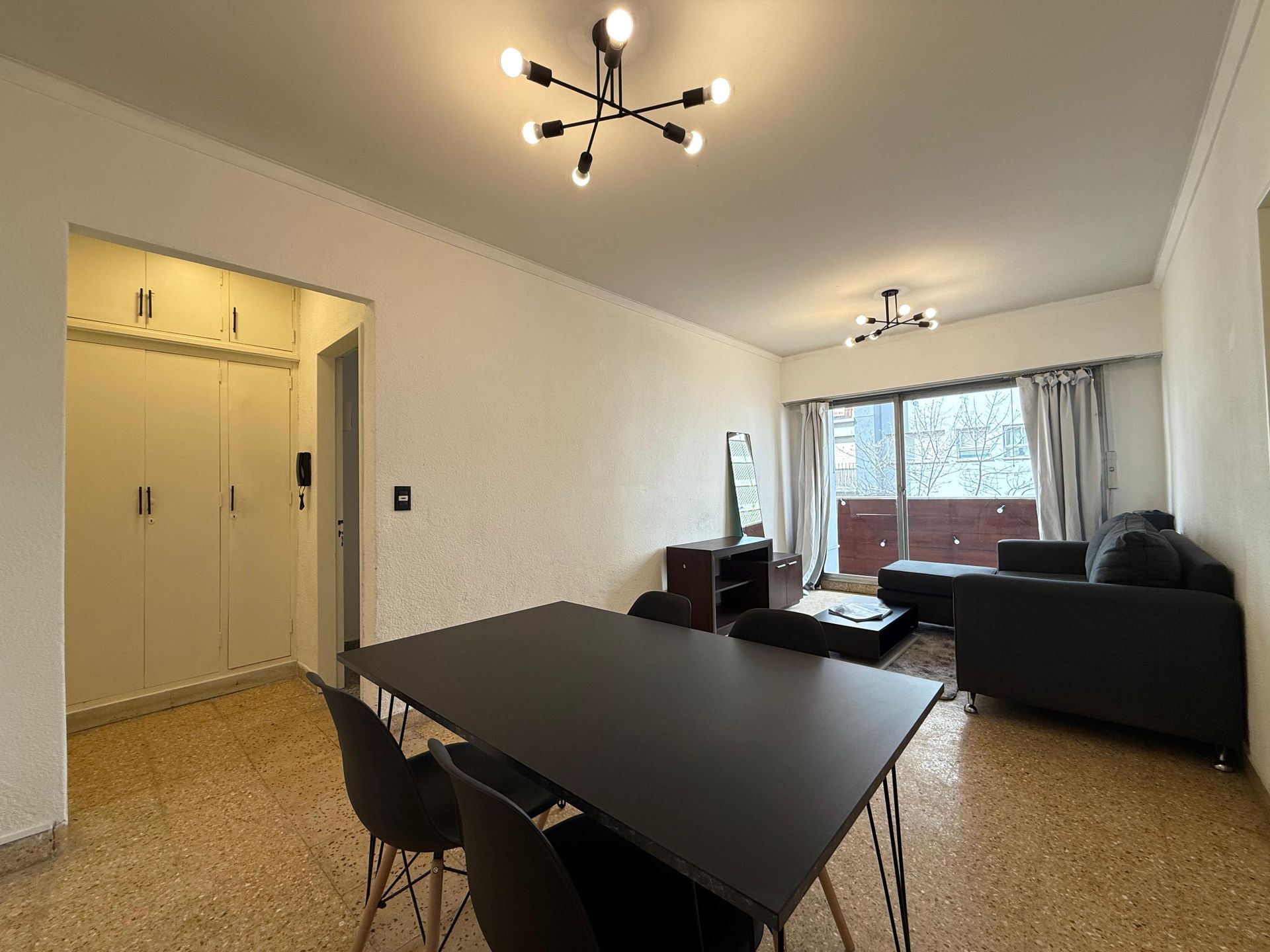 Departamento 3 ambientes a la calle!!
