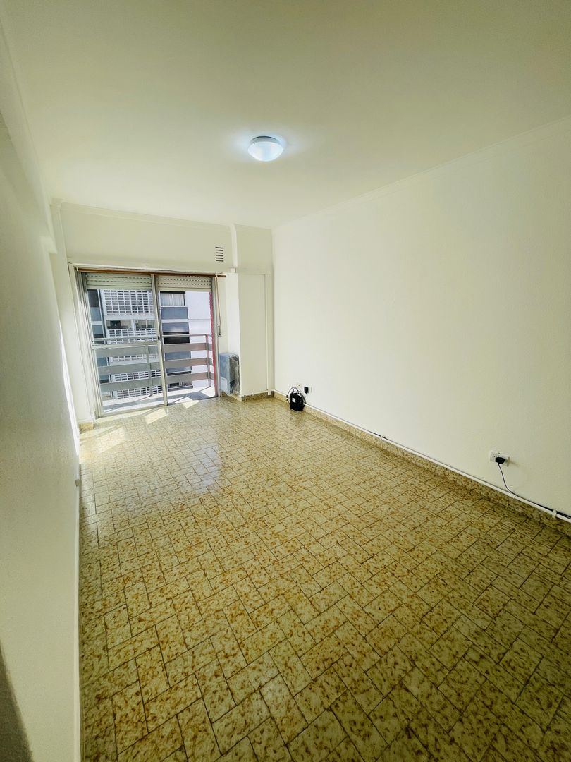 Departamento 2 ambientes con balcon al frente