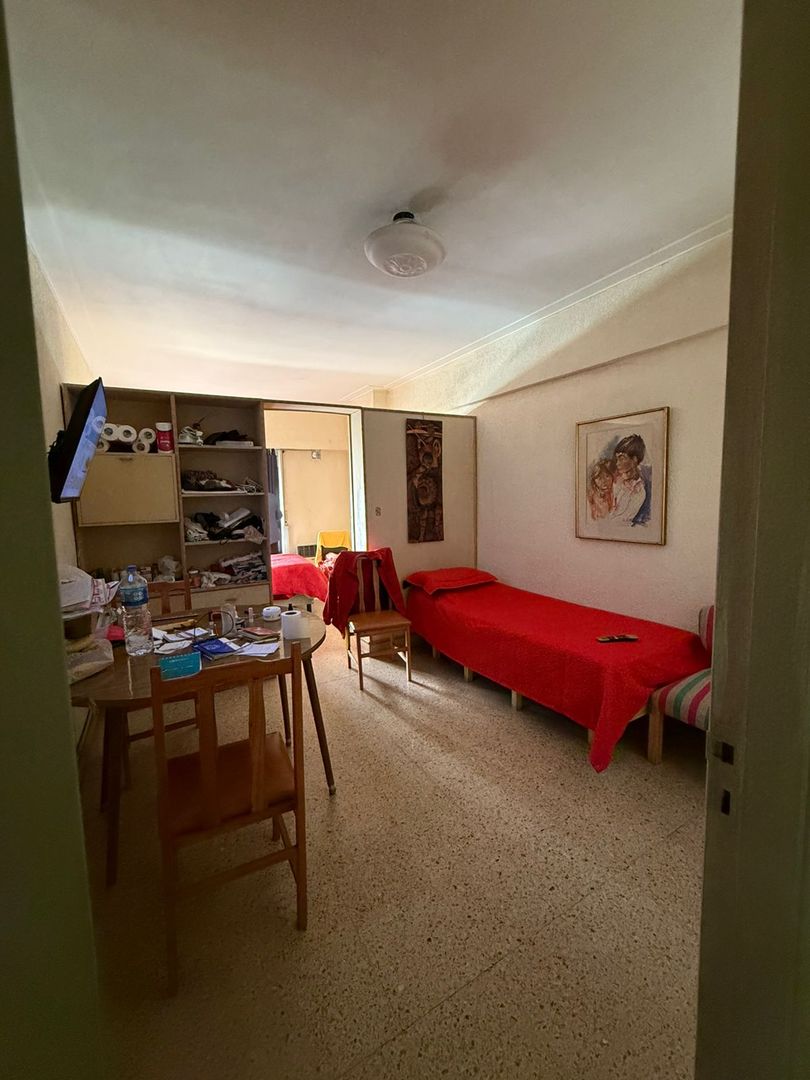 DEPARTAMENTO 1 AMB.LATERAL.DIVIDIDO