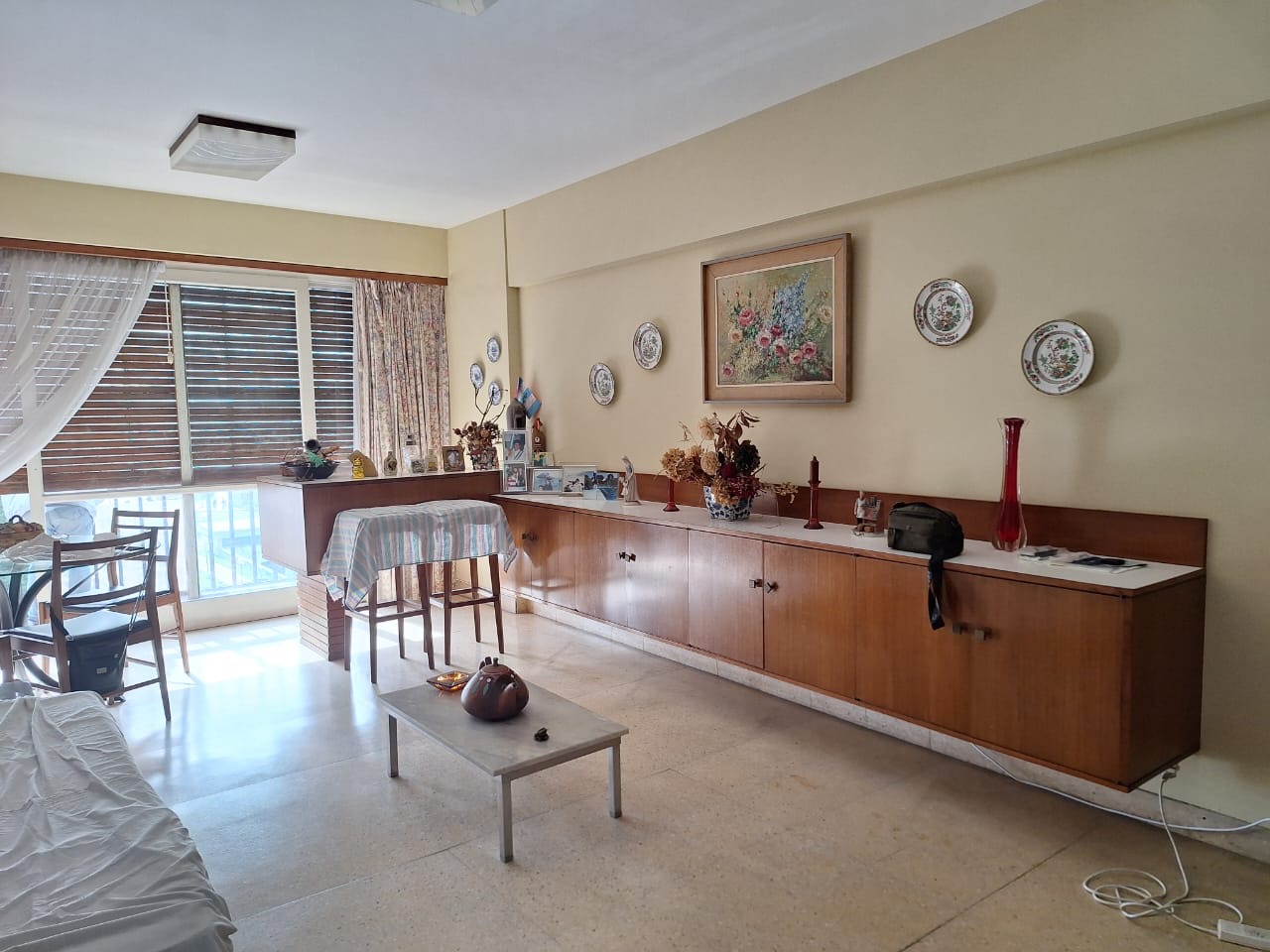 Venta dpto 3 ambientes. Dpcias y cochera 