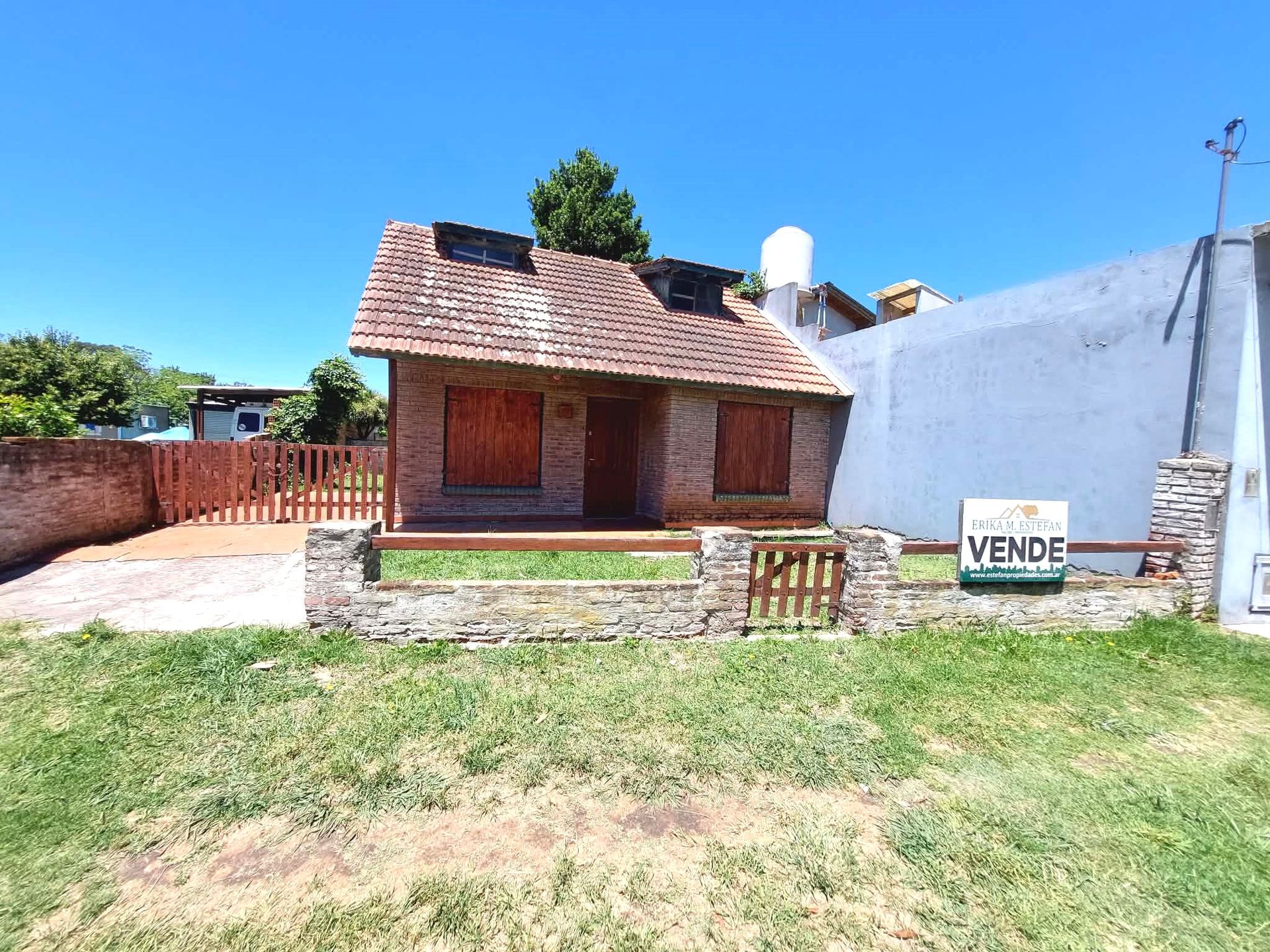 VENTA CHALET SOBRE AV. MONTEVIDEO 