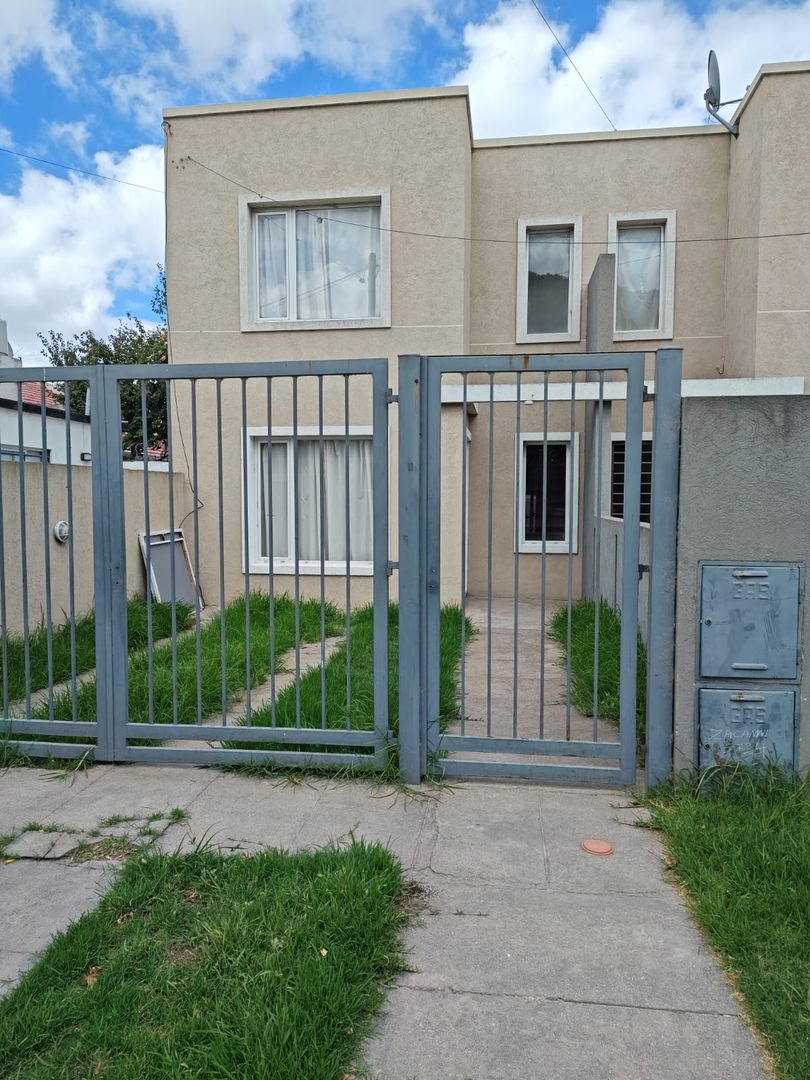 DUPLEX EN  BARRIO ZACAGNINI