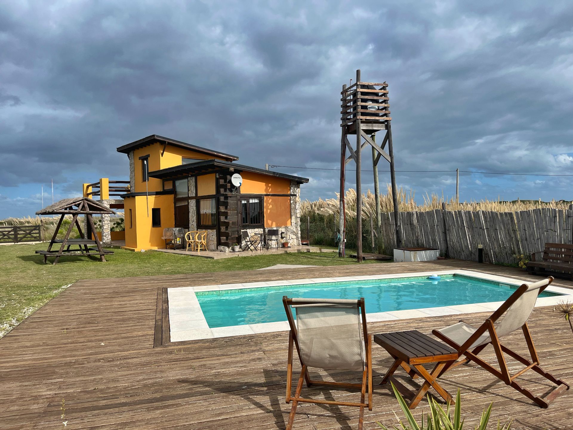 VENDEMOS CABAÑA CON VISTA AL MAR  Y PILETA  
