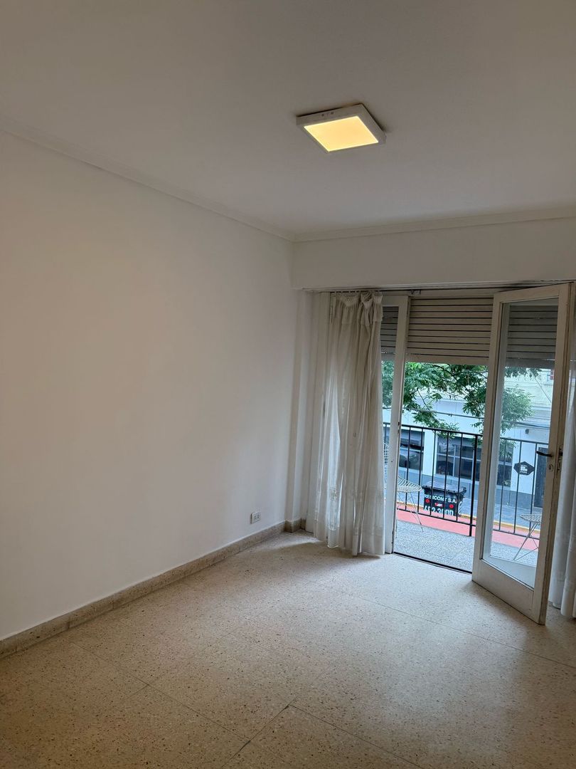 2 AMBIENTES EXTERNO C/BALCON, PATIO Y DEP. DE SERV
