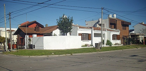 VENTA CHALET 4 AMBIENTES-VILLA PRIMERA