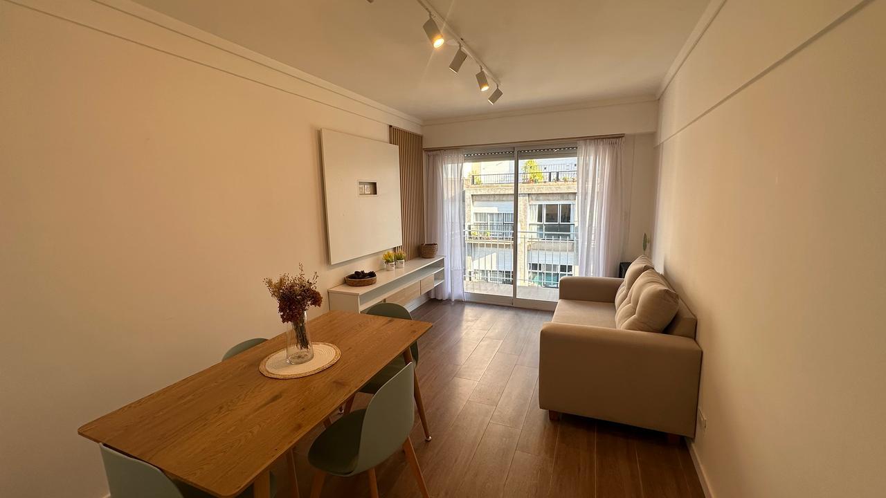 2 AMBIENTES CON BALCON SALIENTE