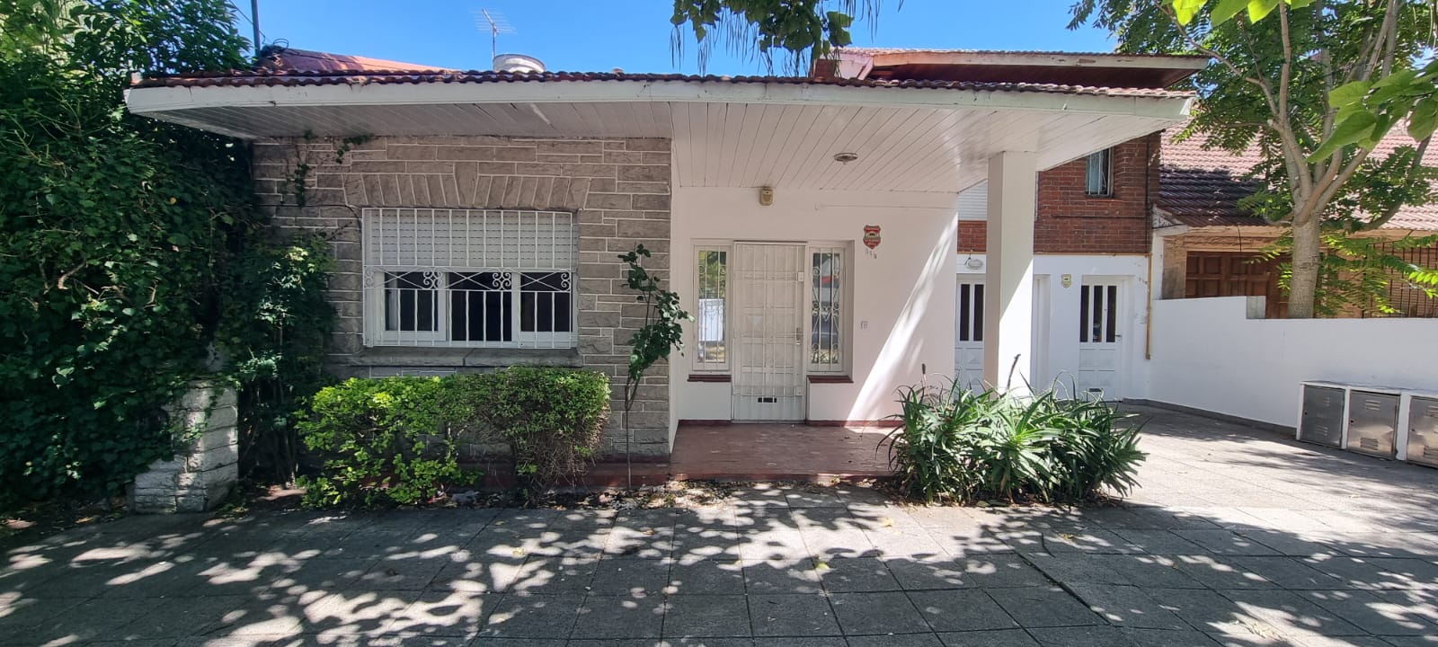 VENDEMOS CHALET EN PH DE 4 AMBIENTES PARQUE LURO