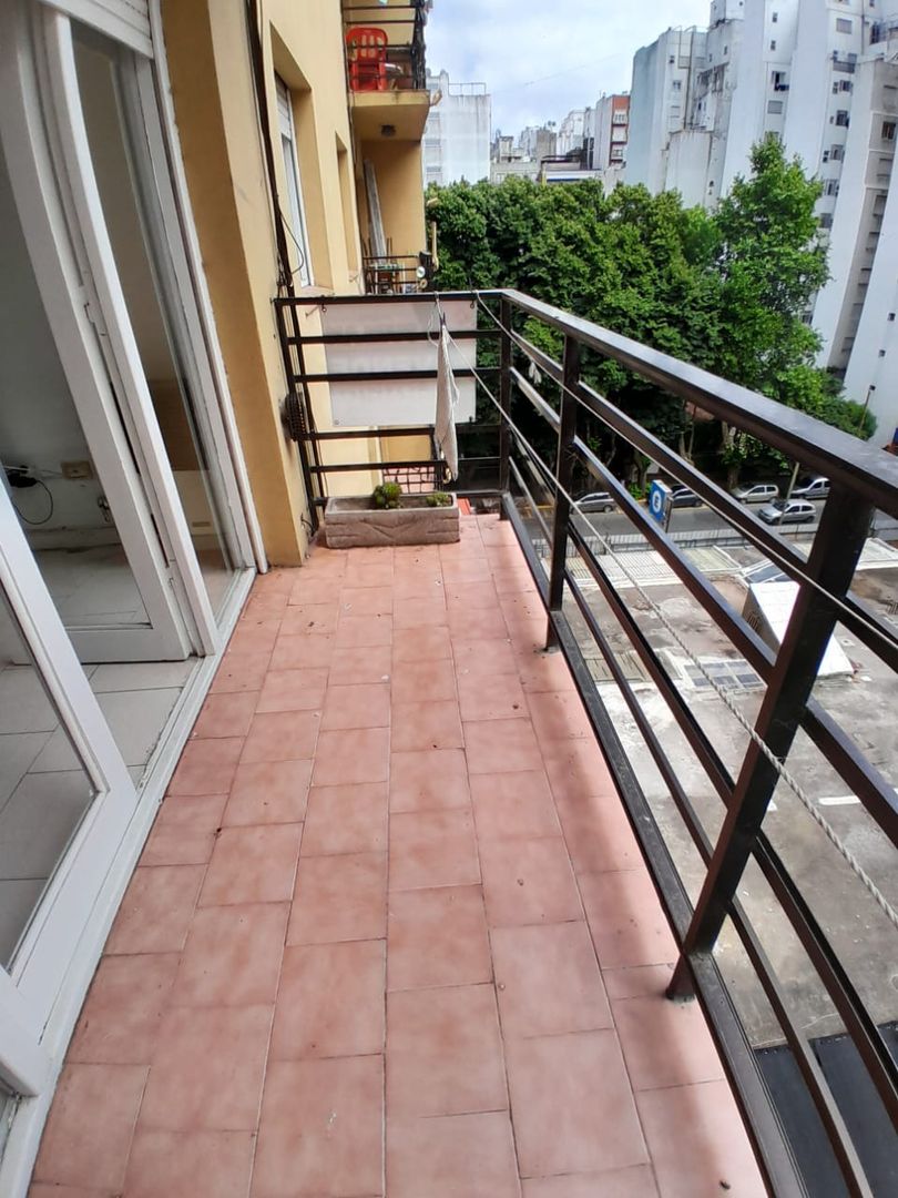 Departamento 2 ambientes con balcon en plaza colon