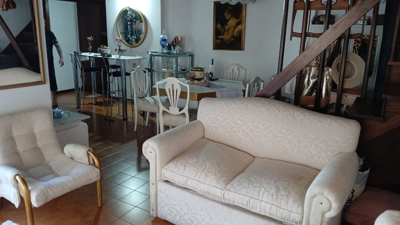 DEPARTAMENTO AMBIENTE AMPLIO/TERRAZA/2 COCHERAS