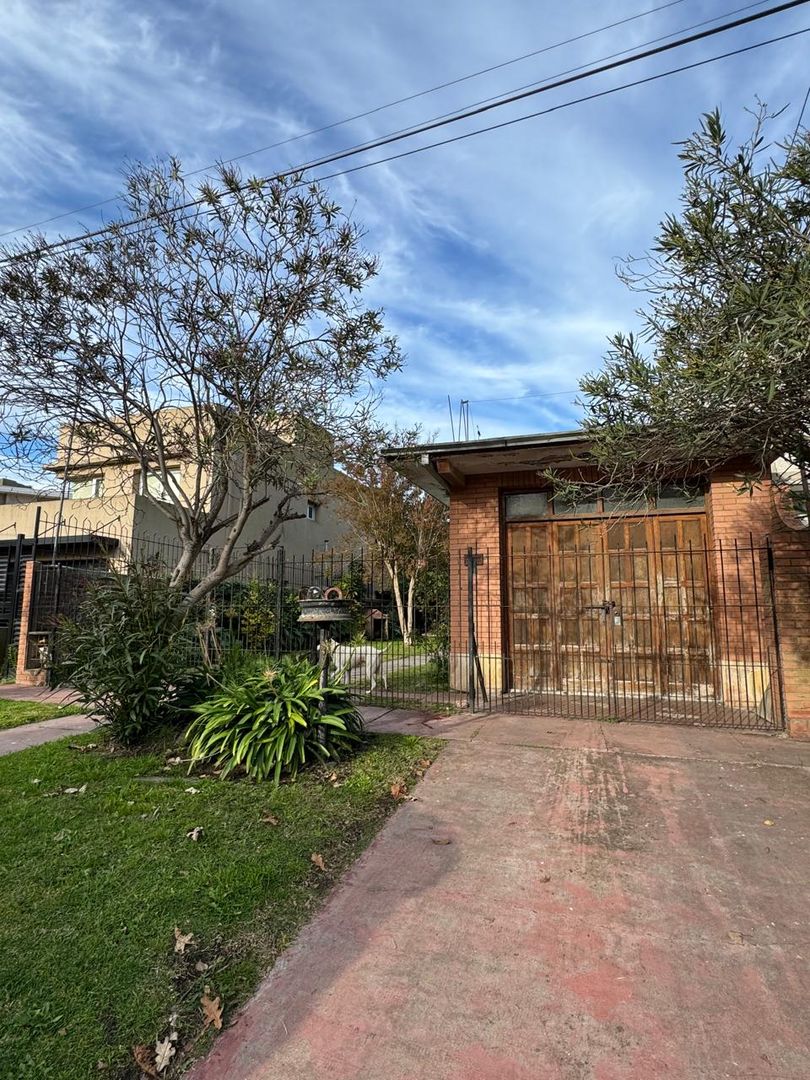 Venta casa 3 ambientes, lote propio.