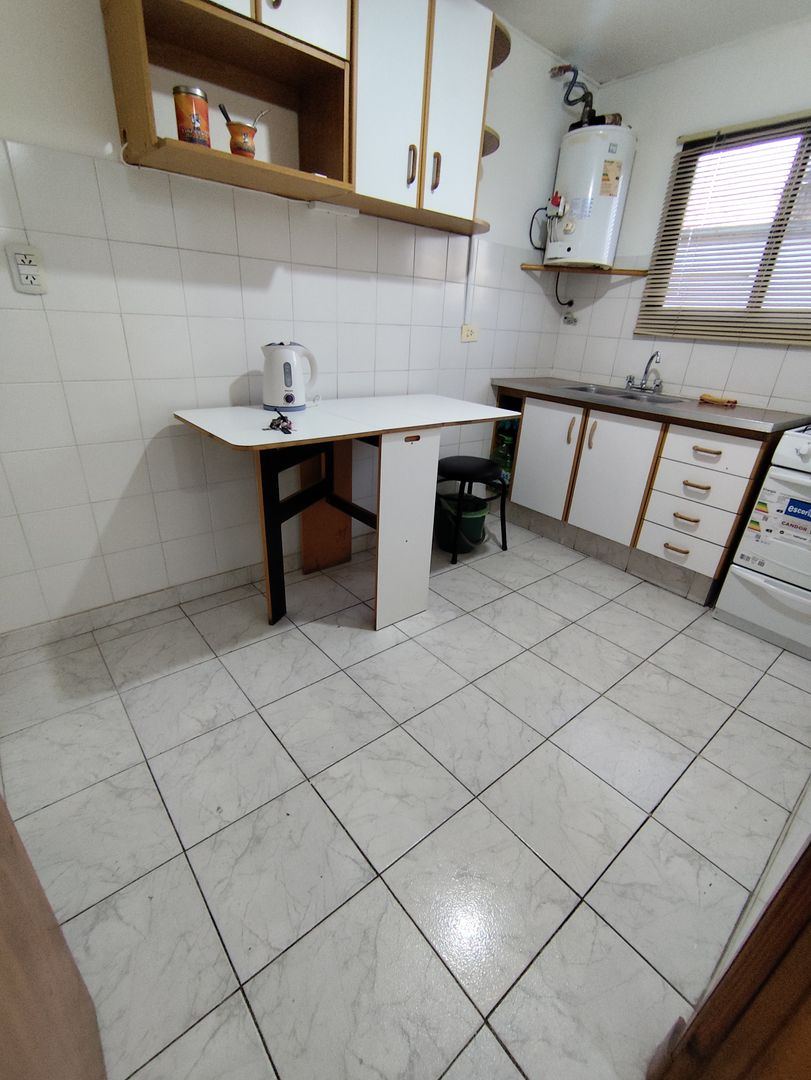 Ph 2 amb con dep, 1° piso x escalera. Salta 3400