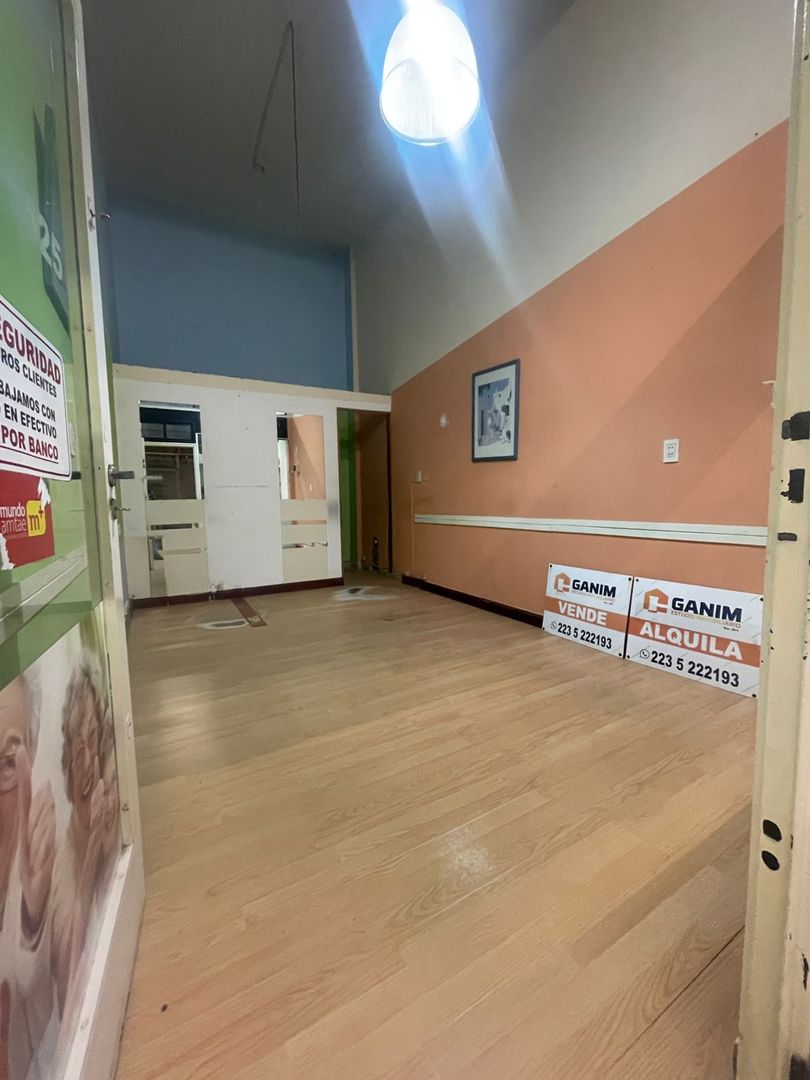 Local comercial en venta - Galeria Luro
