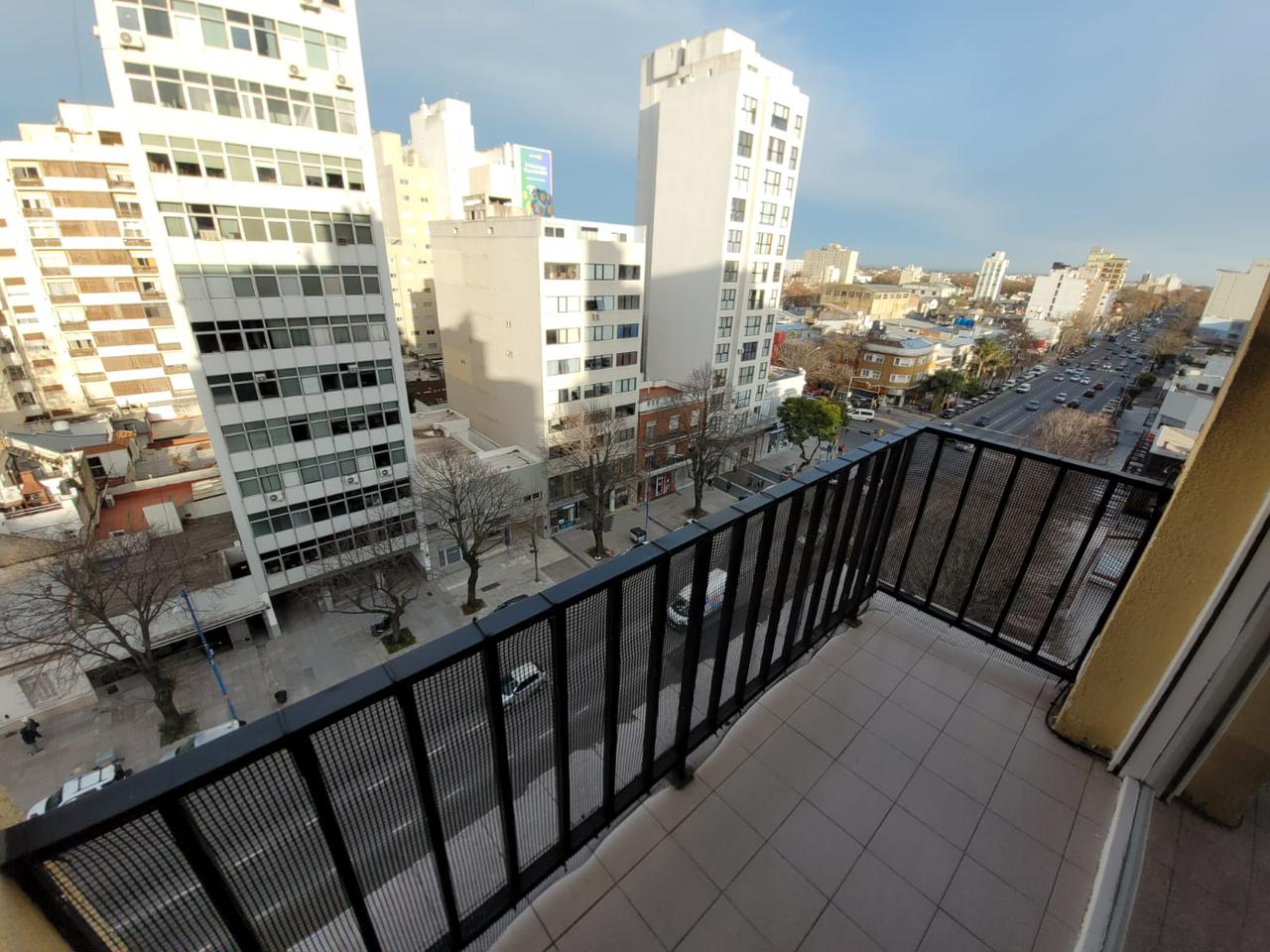 Departamento 2 ambientes a la calle con balcon