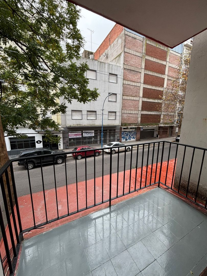 Departamento 2 ambientes con balcon y patio