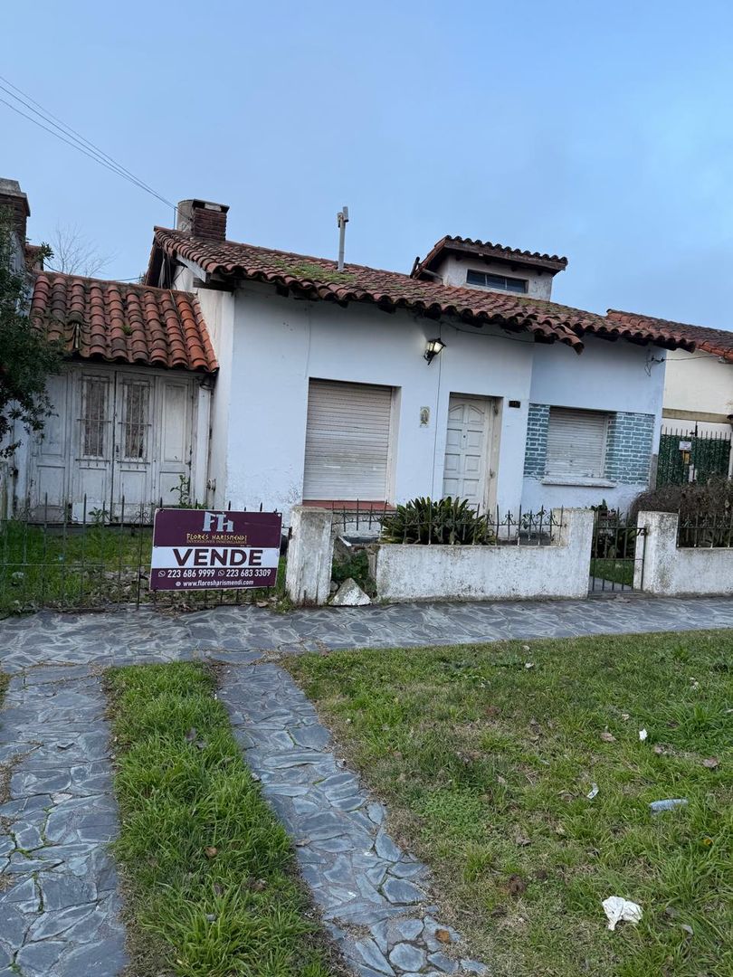 FH Venta de casa de tres amb con garage y parque
