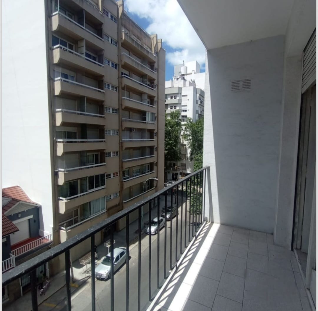 Departamento 2 ambientes al frente con balcon 