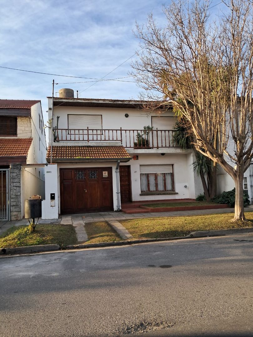 Casa 3 amb. con cochera en Pinos de Anchorena