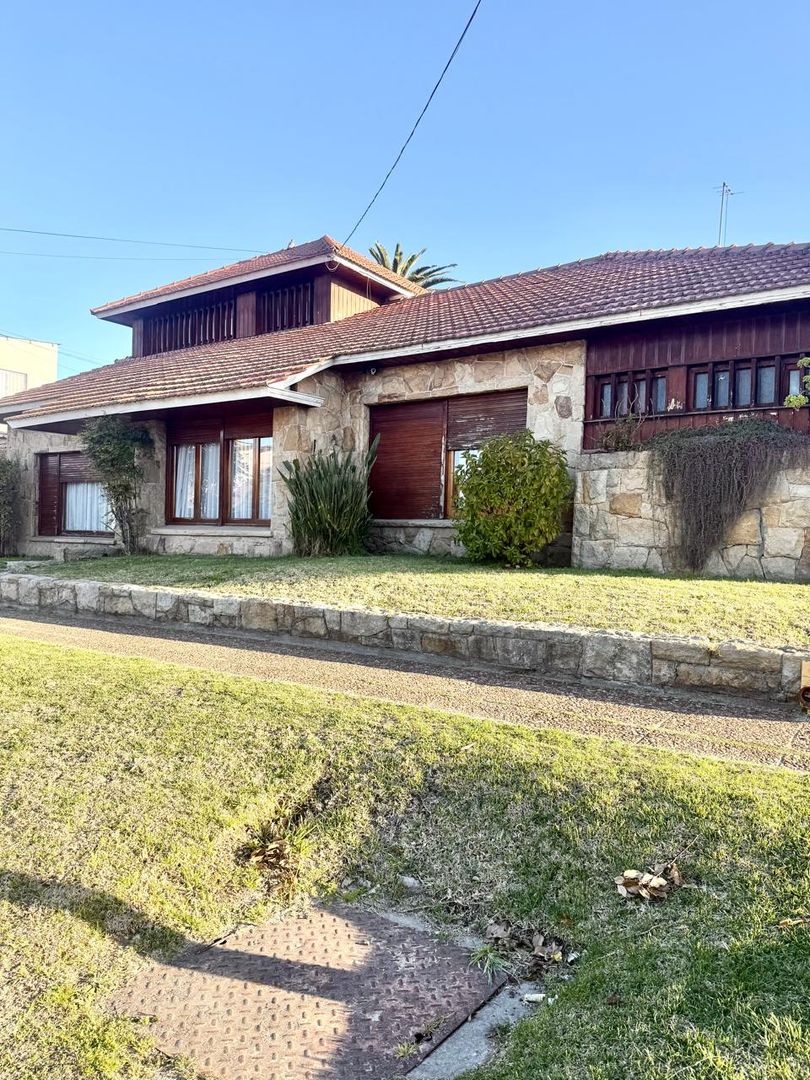 Importante casa 5 amb  c/cochera y parque
