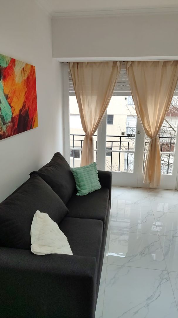 Departamento 2 ambientes al frente balcon frances