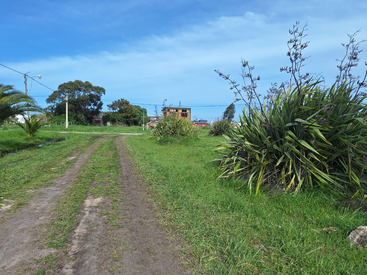 VENDE TERRENO PLAYA DORADA MAR CHIQUITA