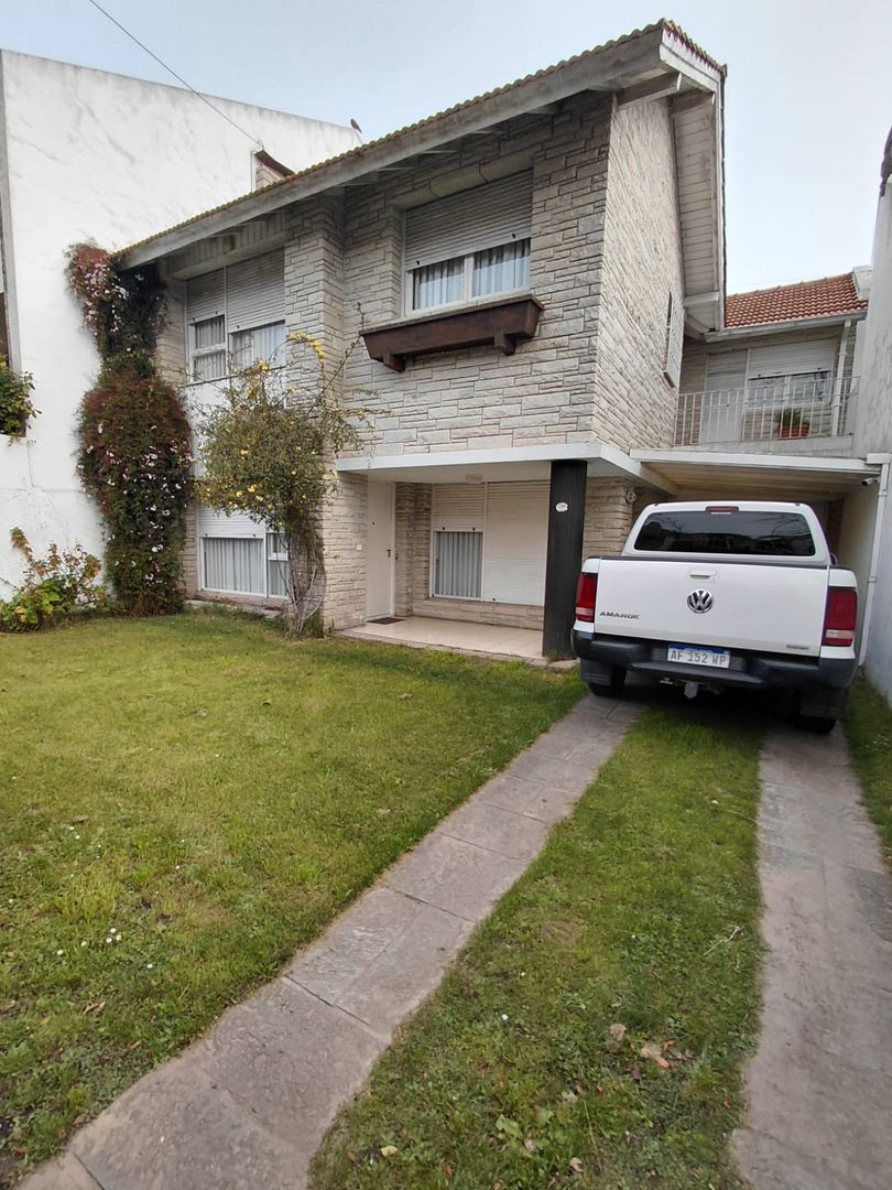 Gran chalet en barrio chauvin,parque quincho