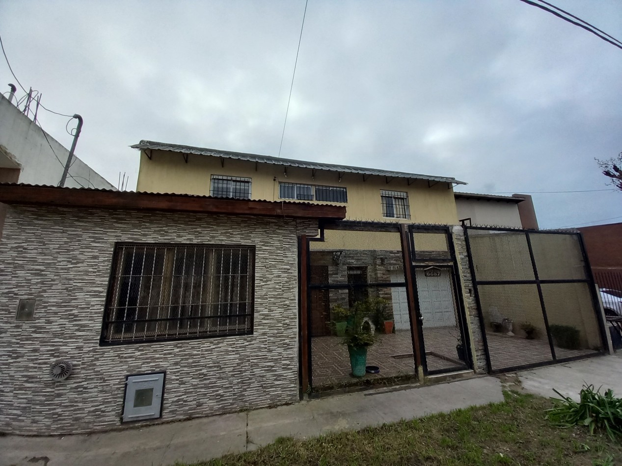 VENTA CASA 4AMB COCHERA DOBLE PARQUE Juan a. Peña 