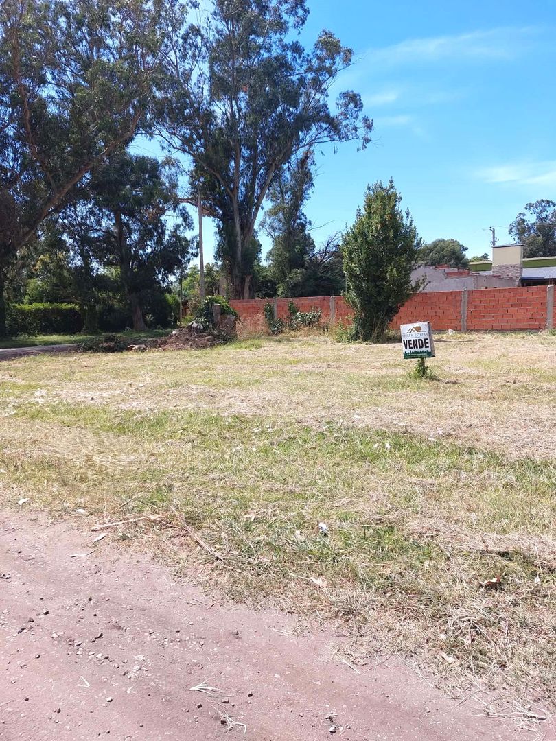 EN VENTA LOTE DE 396 M² EN ATLANTIDA, ESQUINA