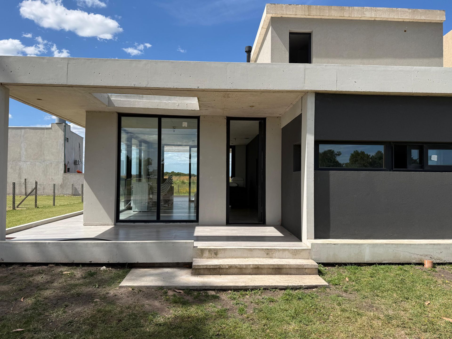 CASA 3 AMBIENTES - 2 PLANTAS- GRAN LOTE