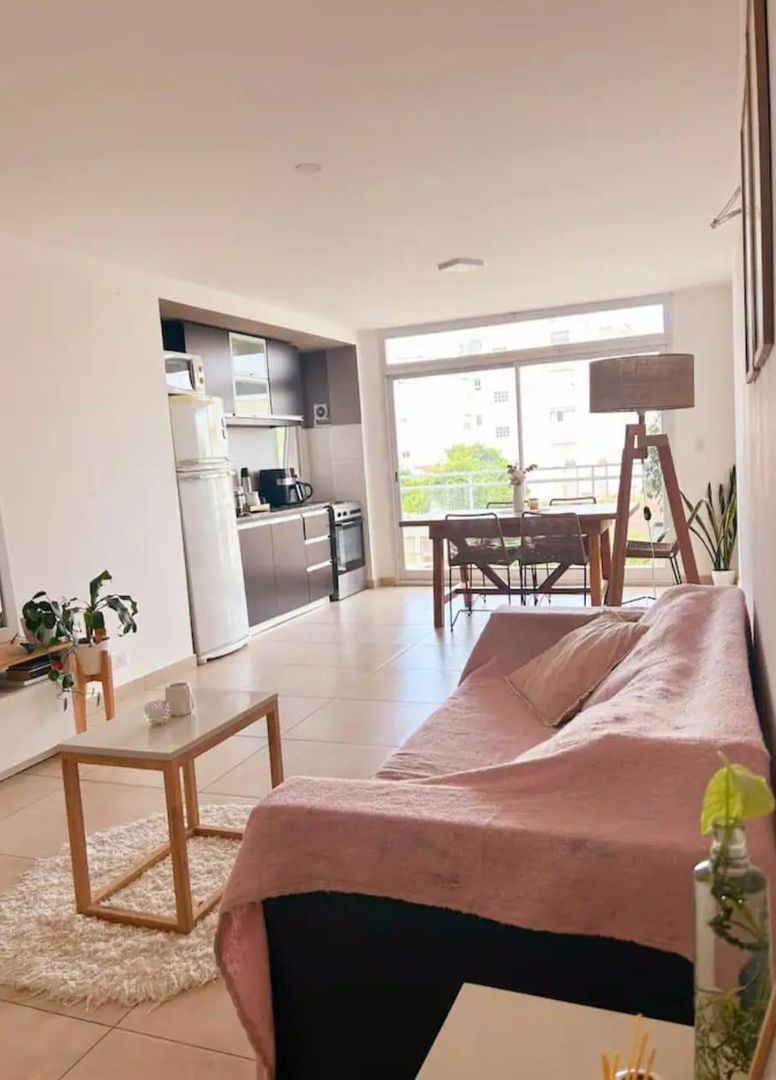 DEPARTAMENTO 3 AMB. AL FRENTE CON BALCON Y COCHERA