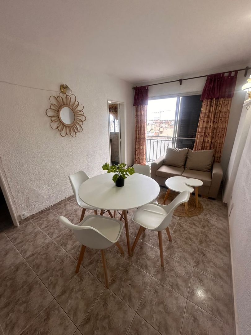 Departamento 2 ambientes con balcon lateral