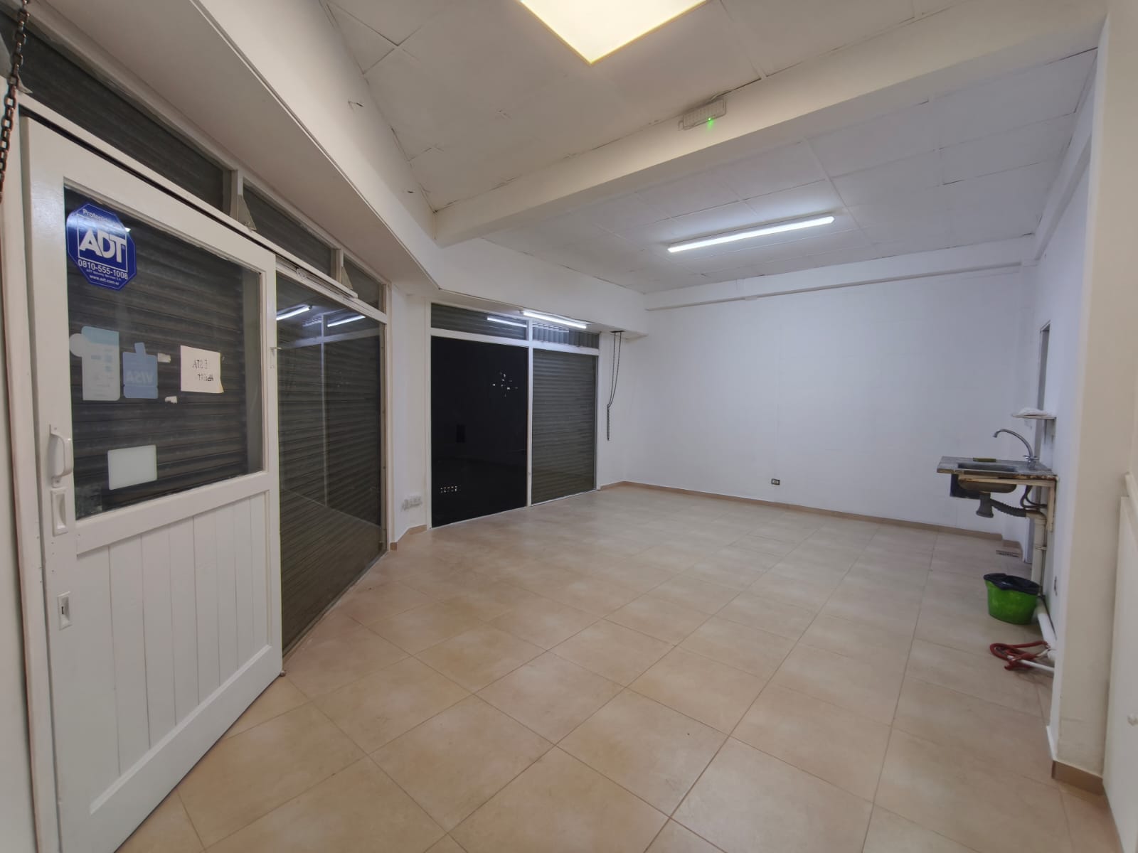 Alquiler local comercial 30 mts V.Primera impec!