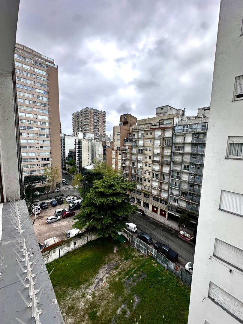 Venta 2 ambientes contra frente zona Aldrey