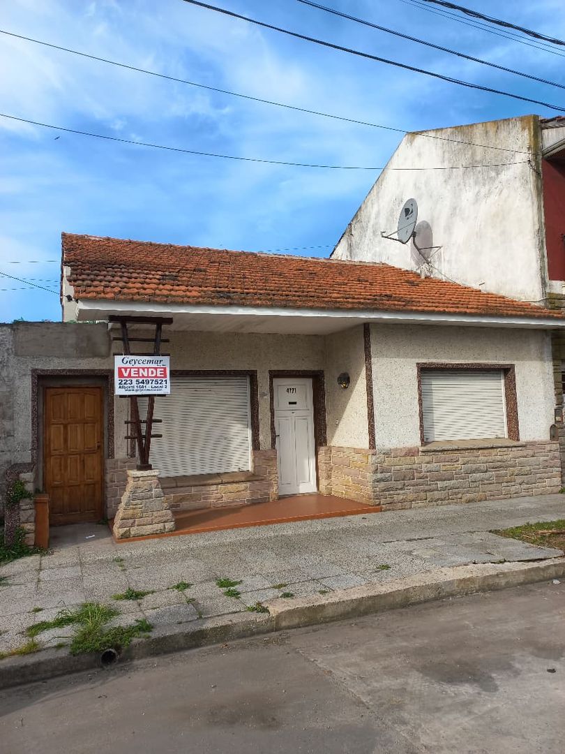 Casa 3 Amb. con doble acceso y patio!!