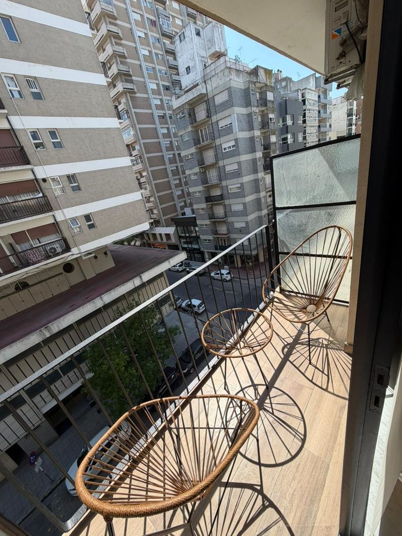 DEPARTAMENTO 1 AMB.AL FRENTE CON BALCON SALIENTE