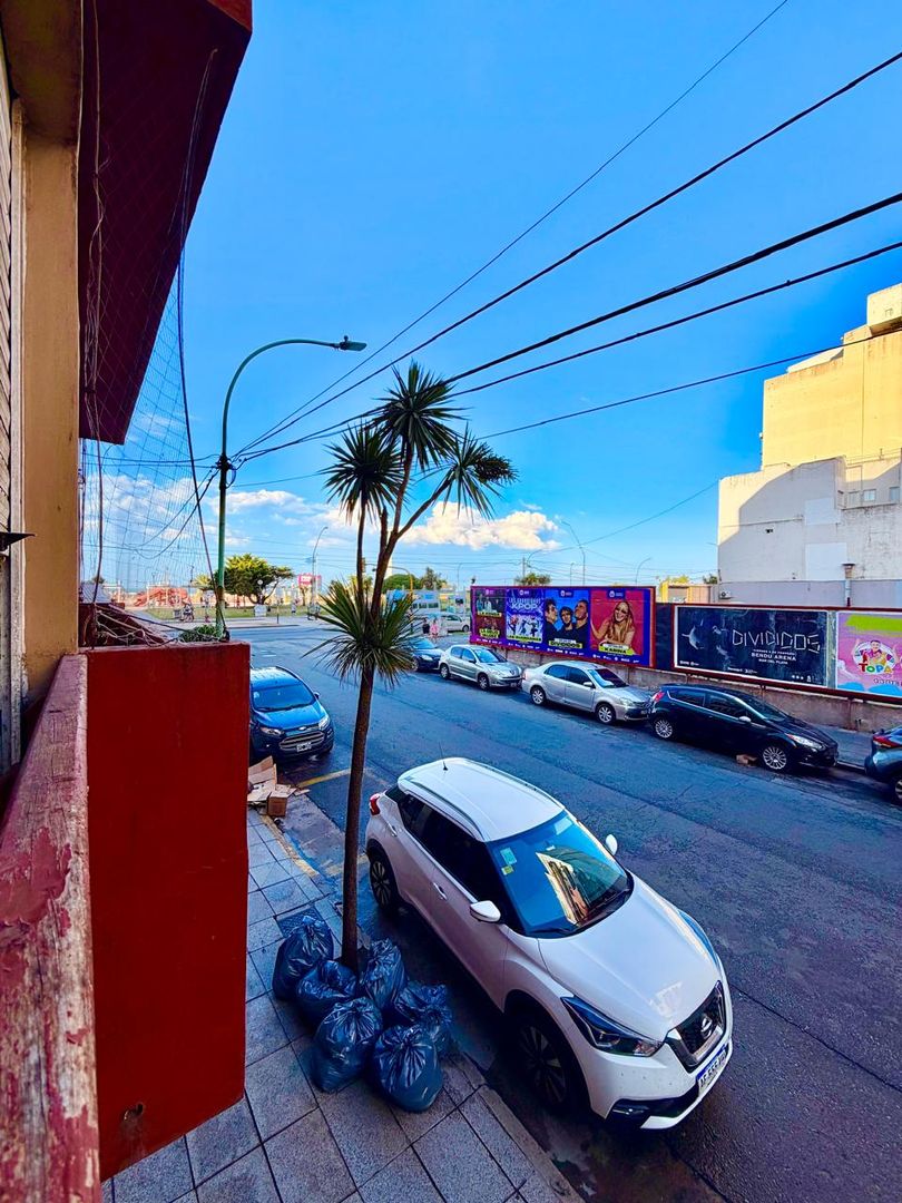 En venta excelente depto. 3 amb al frente a metros