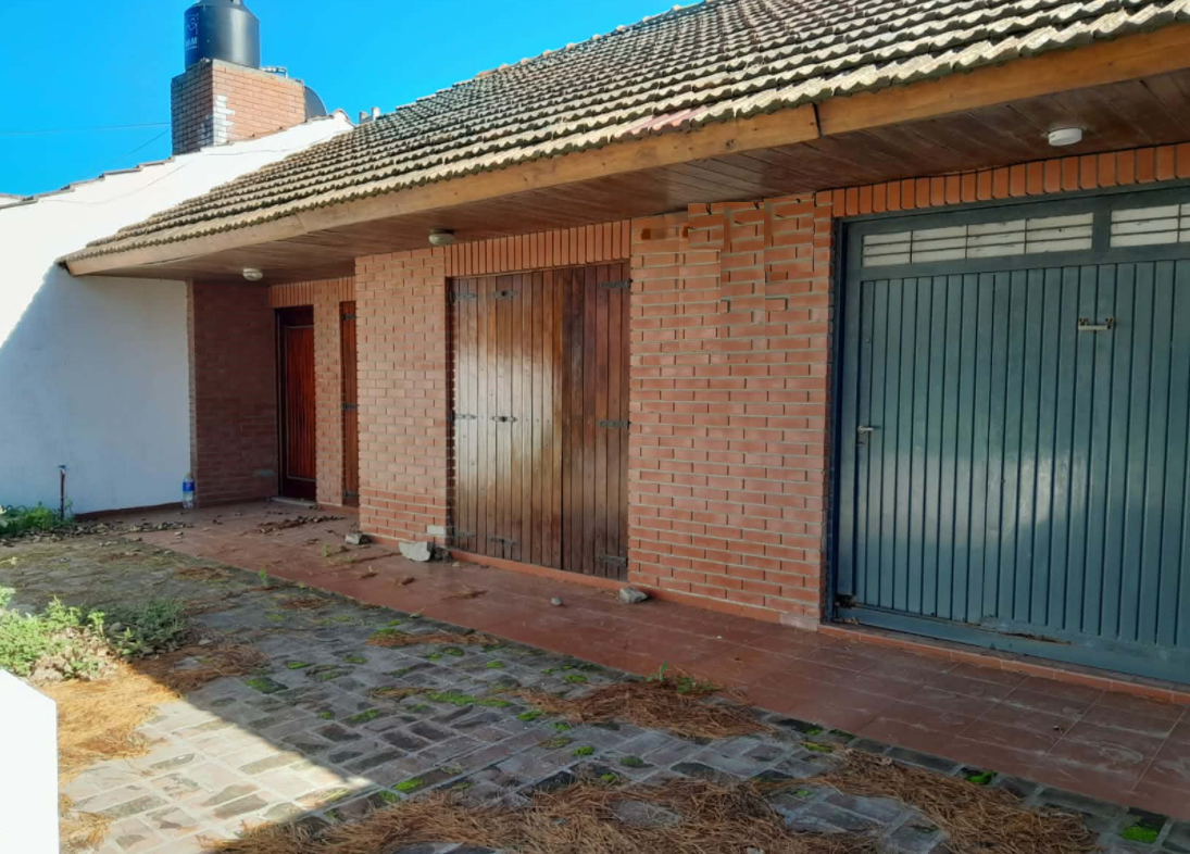 VENTA CASA  4 AMBIENTES, CON SERVICIOS CONECTADOS