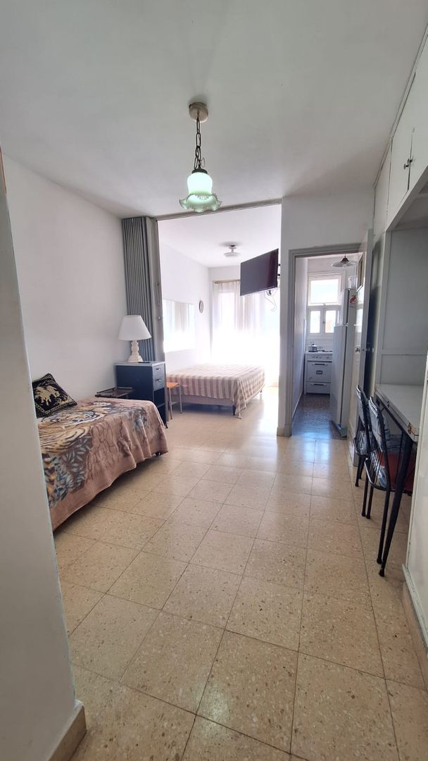 Estudiantes. Departamento de 1 amb con balcón