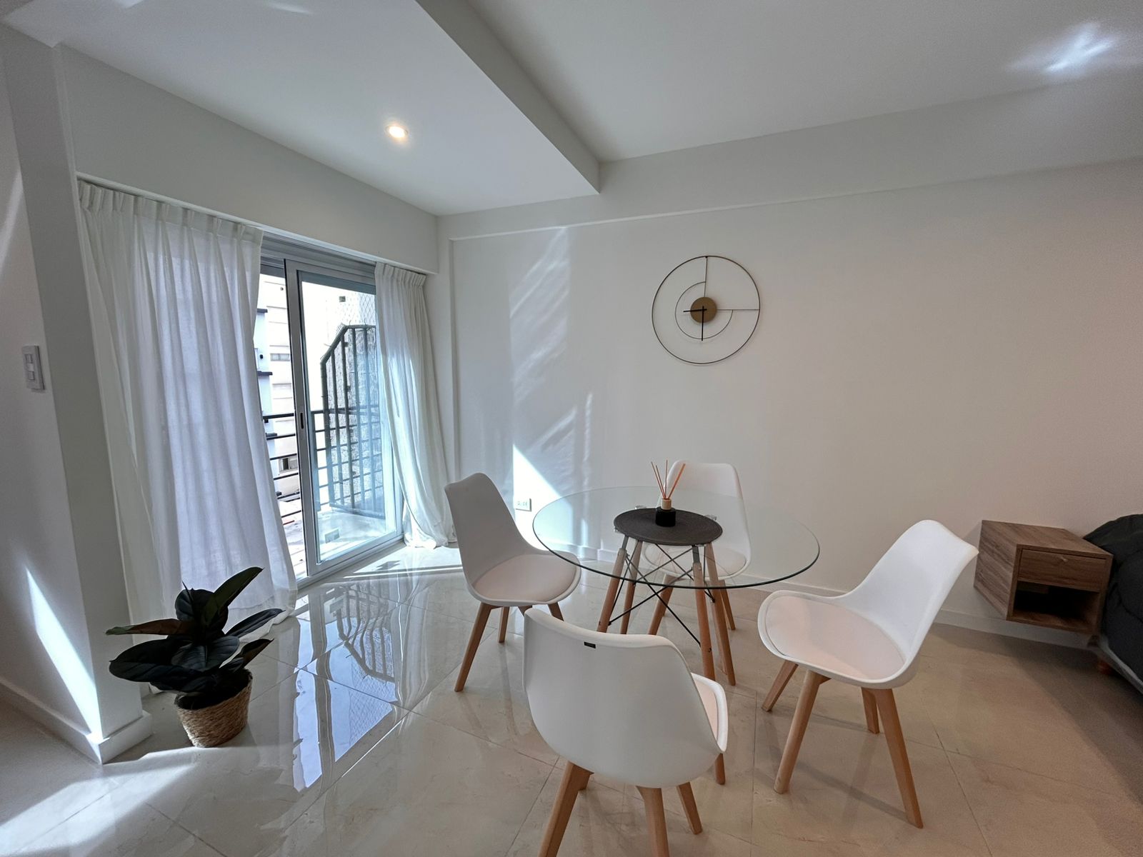 FH Venta depto un amb al frente con balcon