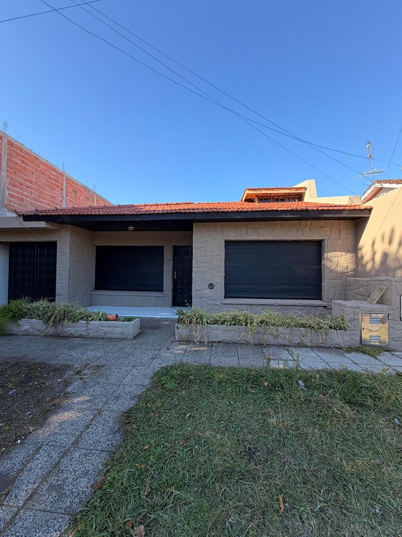 CHALET 4 AMBIENTES EN VENTA