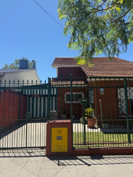 CASA DE 4 AMBIENTES A LA VENTA!!
