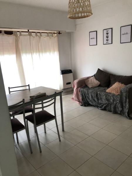 Departamento de 3 ambientes con patio