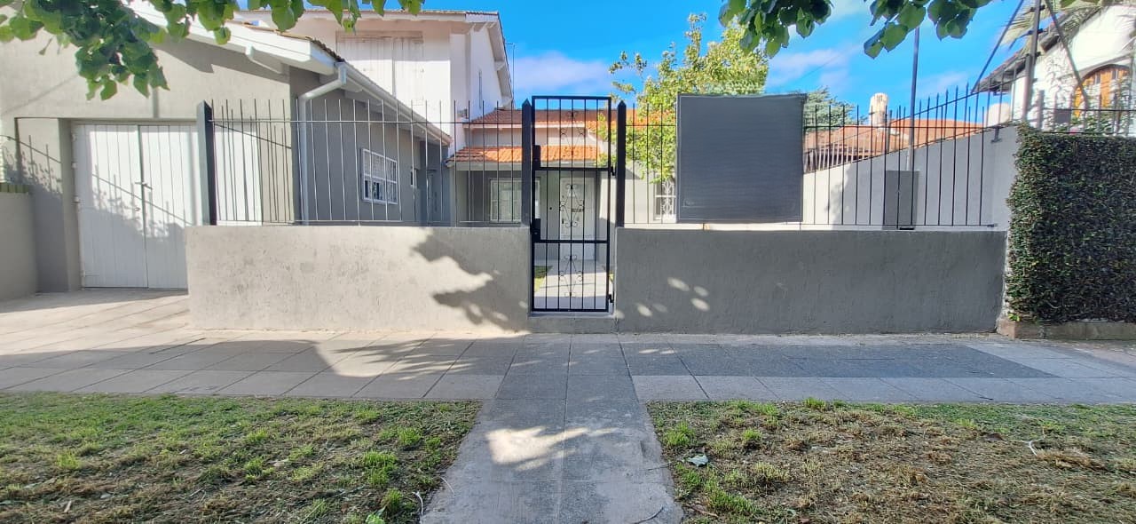 FH Venta casa tres ambientes con dependencia