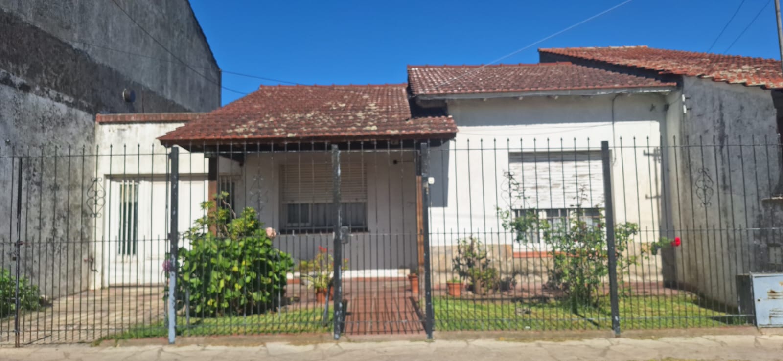 Oportunidad! Casa de 3 Ambientes c/Parque y Garaje